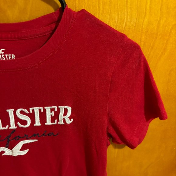 Hollister Embroidered Red Small t-shirt - Picture 5 of 15